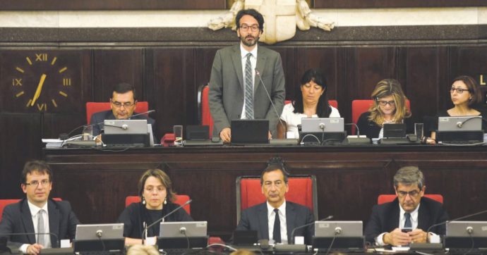 Intitolazione strada a Borrelli: 33mila firme. Mozione M5S, ma il Pd frena