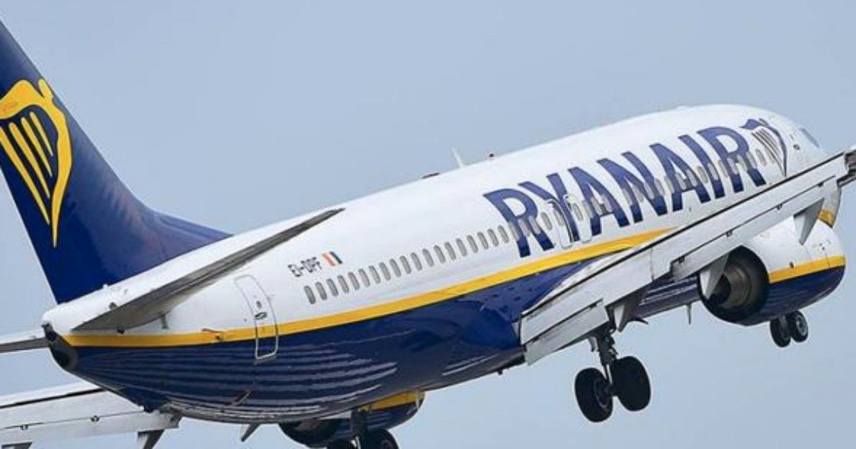 Ryanair, paura sul volo Verona – Palermo: si rialza in quota prima di atterrare. I passeggeri: “Abbiamo sentito strani rumori, chissà cosa sarà successo”