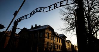 Copertina di Giornata della Memoria, Tatiana Bucci la sopravvissuta di Auschwitz: “Io, la bimba che giocava  tra i morti”