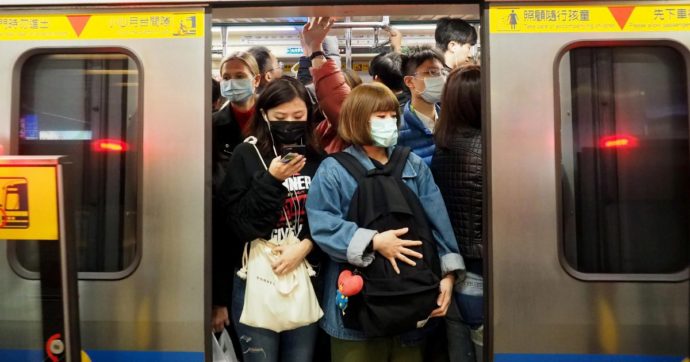 Psicosi cinese, il grande business della pandemia