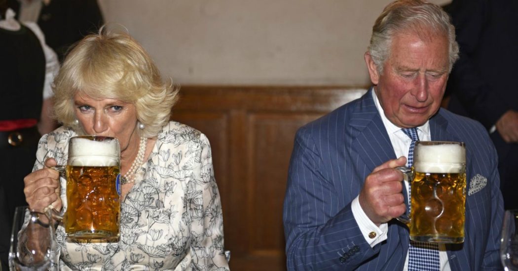 “Camilla ha ordinato a Carlo di smetterla con il suo ‘veganesimo intermittente’. Ecco la dieta che gli ha imposto per il tumore”