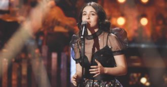 Copertina di Tecla ha l’età (16) e a Sanremo difende le donne