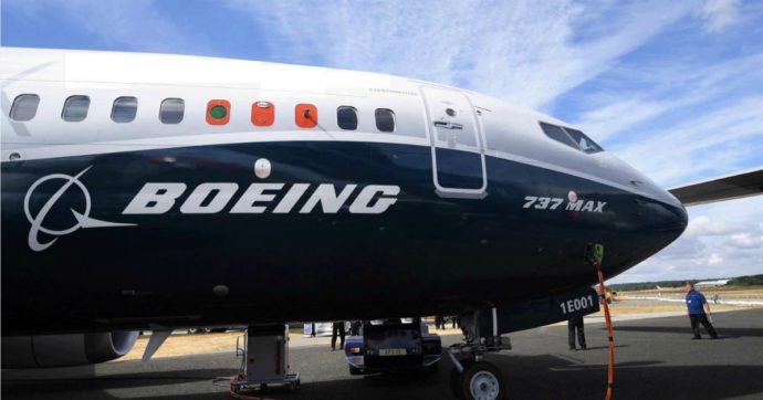 Boeing, bilancio in rosso per la prima volta in 22 anni: sono gli effetti finanziari degli incidenti mortali del 737 Max