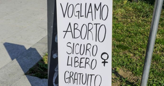 Aborto, a Roma scuola d’ostetricia lo chiama ‘crimine’ e impone obiezione di coscienza agli iscritti. Appello: ‘Ministero revochi l’accredito’