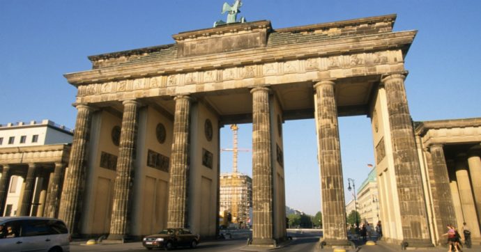 Berlino approva il tetto al prezzo degli affitti: saranno congelati per 5 anni