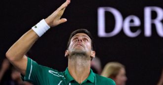 Copertina di Australian Open, Djokovic supera Federer in soli tre set. In finale troverà il vincente tra Thiem e Zverev
