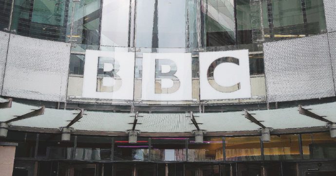 La Cina blocca la BBC: emittente bandita per “grave violazione dei contenuti” dopo un servizio su Hong Kong