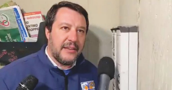 Copertina di C’era un’inchiesta per droga mentre Salvini citofonava