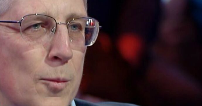 Dritto e Rovescio, Mario Giordano riceve un messaggio dalle figlie in diretta e scoppia in lacrime Dritto e Rovescio, Mario Giordano riceve un messaggio dalle figlie in diretta e scoppia in lacrime