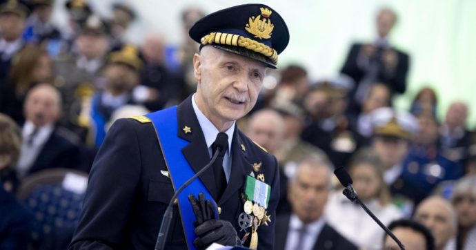 Una cuccia di Stato maggiore nel cortile di Palazzo Esercito