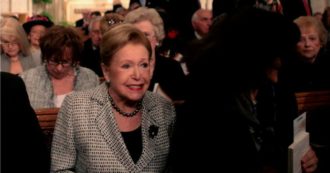 Copertina di Mary Higgins Clark morta, la “regina del giallo americana” aveva 92 anni: i suoi libri hanno venduto 300 milioni di copie