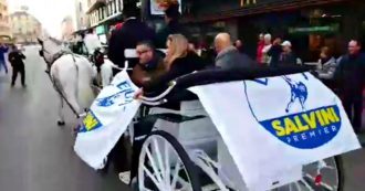 Copertina di Milano, Sala blocca le auto in città e la Lega protesta su una carrozza trainata da cavalli