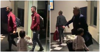 Torino, il piccolo tifoso saluta i propri idoli ma quasi tutti i calciatori lo ignorano