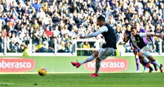 Copertina di Juventus-Fiorentina 3-0, decisivi due rigori. Commisso: “Disgustato, l’arbitro ha deciso la partita”. Nedved: “Noi stufi, vinto con merito”