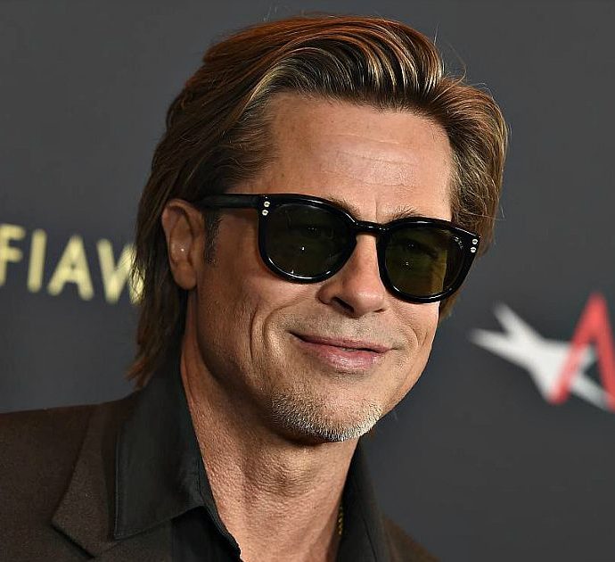 Brad Pitt rivela: “Non bevo da sei anni, ho una nuova fidanzata e mi sono ripreso Hollywood”