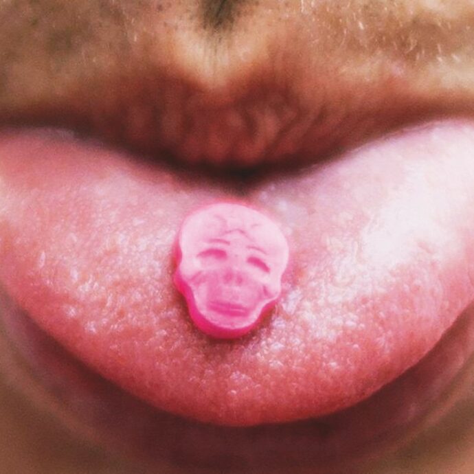 “Il ChemSex è un problema della comunità omosessuale. Le cause? Vanno dall’omofobia al non accettarsi”: il libro-reportage “Vertigine” indaga sul fenomeno silenzioso e mortale