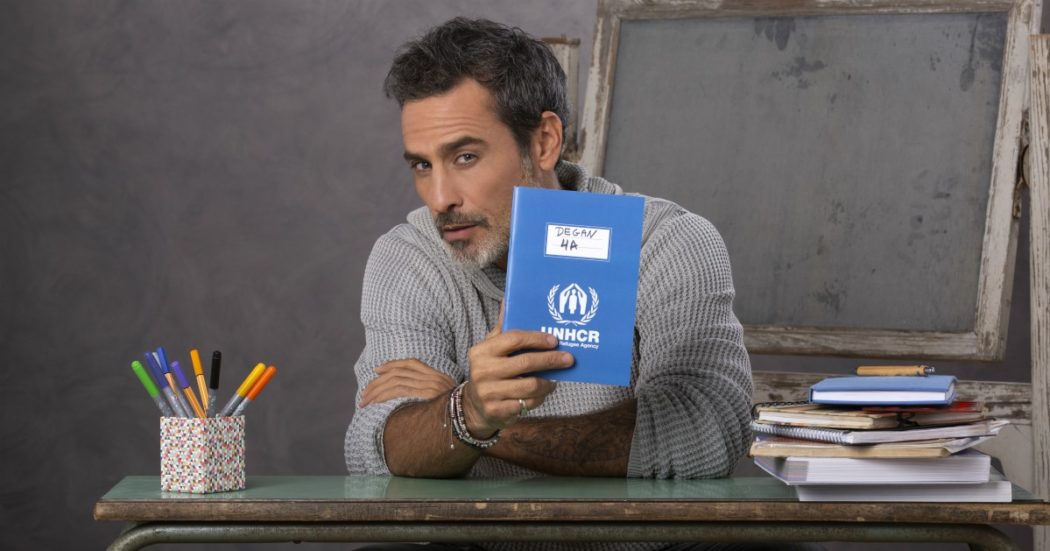Mettiamocelo in Testa, la campagna UNHCR per l’istruzione dei bambini rifugiati. Raz Degan testimonial: “La scuola? Permette di sognare”