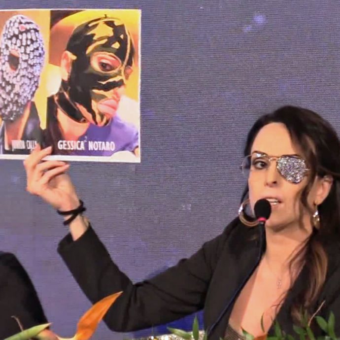 Festival di Sanremo 2020, Gessica Notaro attacca Junior Cally: “Lui mette la maschera per lo show, ma c’è chi la indossa per la violenza subita”