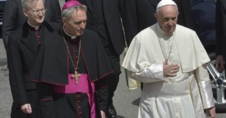 Copertina di “Papa Francesco ha congedato padre Georg Gaenswein, segretario di Ratzinger”. Vaticano: “Ordinaria ridistribuzione”