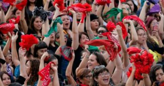 Copertina di Cile, mille donne creano il partito femminista: “La nuova Costituzione ha bisogno della nostra etica”
