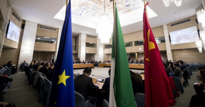 Londra e Parigi richiamano i civili, la Farnesina no