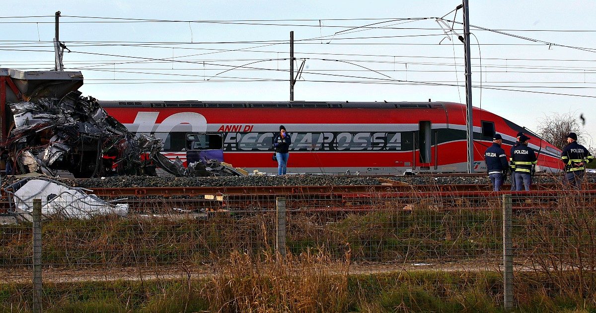 Incidente Frecciarossa, Mattarella: “Due nuove vittime del lavoro, si faccia presto luce”. Trenitalia e Rfi avviano commissione d’inchiesta