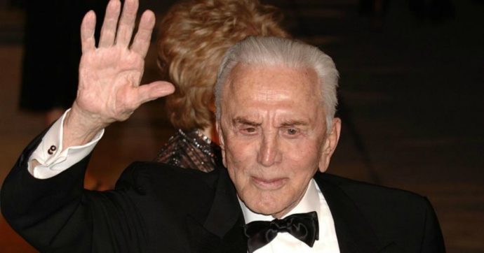 È morto Kirk Douglas, addio allo storico attore hollywoodiano: aveva 103 anni