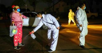 Coronavirus, donna in quarantena trasferita allo Spallanzani. Pronto il rientro di 8 italiani da Wuhan: ancora bloccato per febbre il 17enne