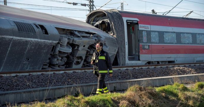 Frecciarossa deragliato: “Sullo scambio manutenzione urgente, non ordinaria. Altri tre interventi sulla tratta nella notte”