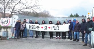 Copertina di La polizia arriva di notte: fabbrica svuotata