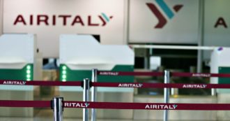 Copertina di Air Italy, firmato l’accordo su 10 mesi di cig per i 1.465 lavoratori. Sindacati: “Ora soluzione industriale per dare prospettive di lavoro”