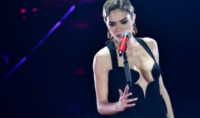 Copertina di Elodie: “Sono diventata adulta abbastanza presto. Non potevo essere codarda”