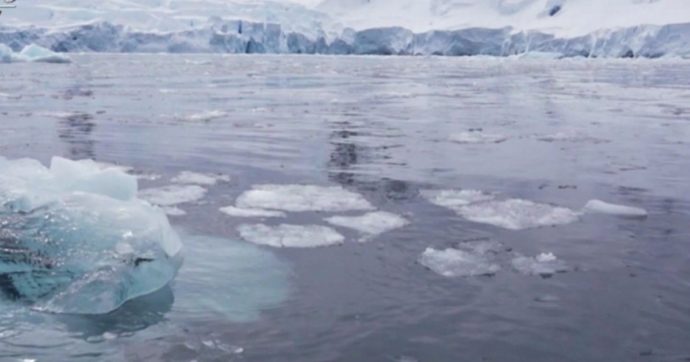 Crisi climatica, in Antartide il ghiaccio si è ridotto di 2,6 milioni di chilometri quadrati: una superficie pari a quella dell’Argentina