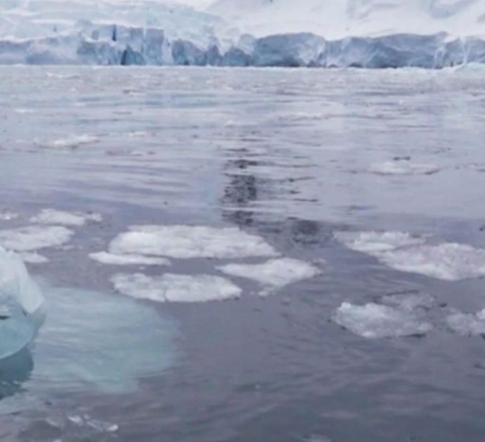 “Il Ghiacciaio dell’Apocalisse sta cedendo, se il suo ‘tallone d’Achille’ dovesse fratturarsi del tutto sarebbe un disastro”: l’allarme degli scienziati