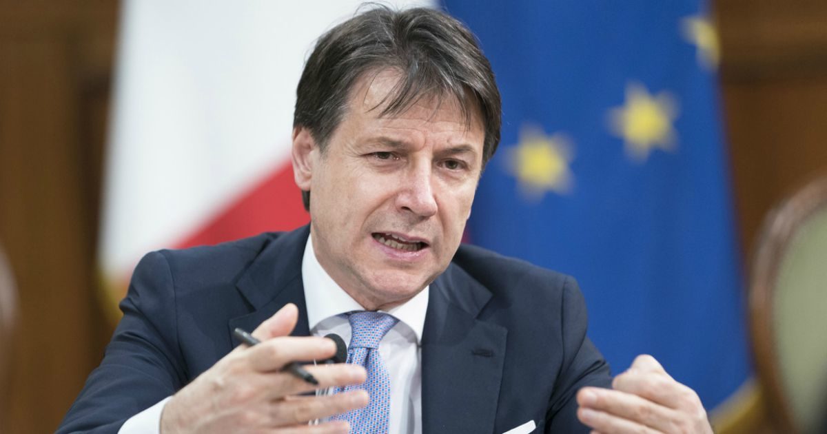 Conte: “Italia viva fa opposizione maleducata. Non accettiamo ricatti”. Renzi: “Vuole cambiare maggioranza? Lo faccia”. Telefonata premier-Quirinale