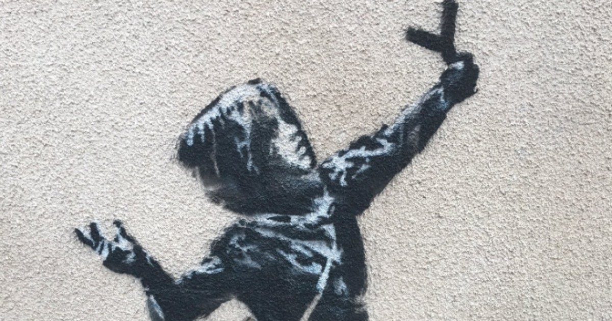 Banksy, una bellissima opera appare nella notte a Bristol. Sarà il regalo di San Valentino del misterioso artista?