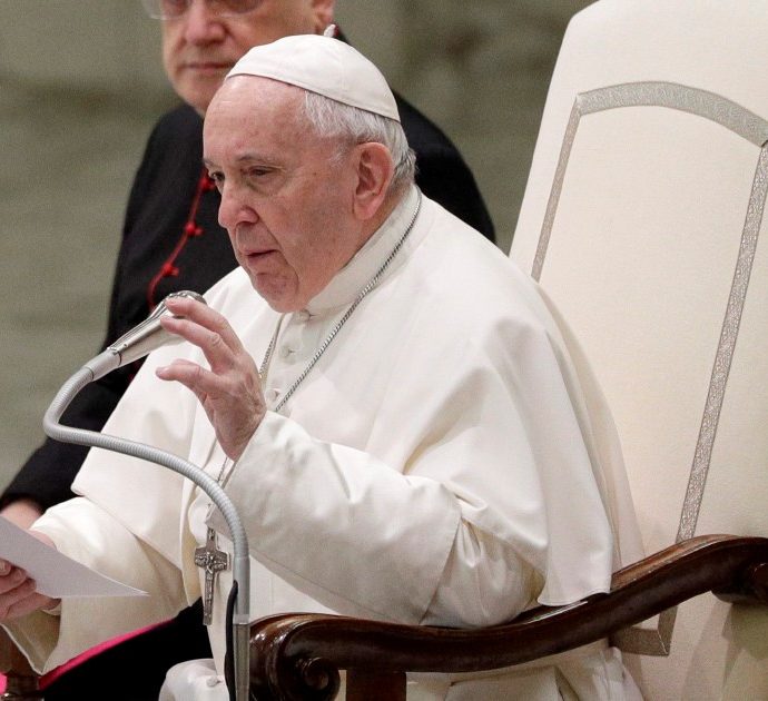 Papa Francesco auspica più spazio per donne e laici nella Chiesa. E c’è chi fa proposte concrete