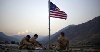 Copertina di Afghanistan, Usa e Taliban trovano l’accordo per una tregua di 7 giorni: la “prova” richiesta da Trump per pensare al ritiro delle truppe