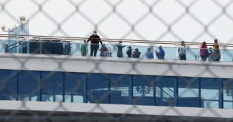 Coronavirus, 11 passeggeri scendono dalla Diamond Princess. A bordo 8 contagiati sono gravi. Una passeggera: “È una tortura”