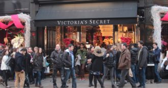 Copertina di Addio agli ‘Angeli’ di Victoria’s Secret: il noto marchio riuscirà a essere più inclusivo e al passo coi tempi?