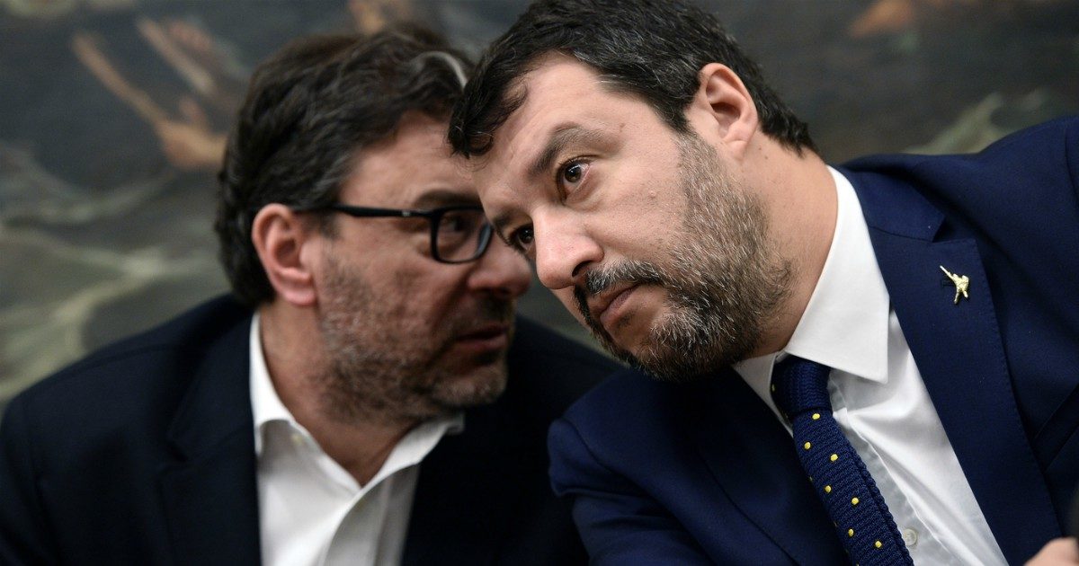 Giorgetti allarga la spaccatura nella Lega: “Il green pass non limita la libertà, l’aumenta”. Letta: “Salvini si mette all’opposizione, il suo partito non lo segue”