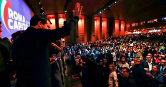 Salvini a Roma, in 3mila al PalaCongressi: “Vinceremo, è solo questione di tempo”. Raggi: “Chiacchiera, ha tolto milioni a romani”