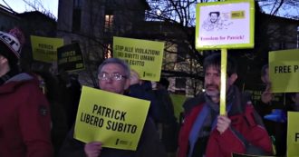 Copertina di Patrick Zaki, sit in davanti al consolato egiziano a Milano: “Studenti e università si uniscano per chiedere la scarcerazione”