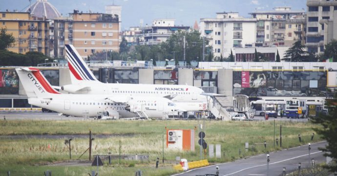 Renzi vuole aggirare i giudici: “Un decreto per l’aeroporto”