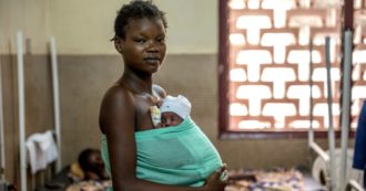 Copertina di Africa, la storia di Aisha: così la vita delle donne incinte è appesa a un filo. “In ospedale dopo ore di cammino”