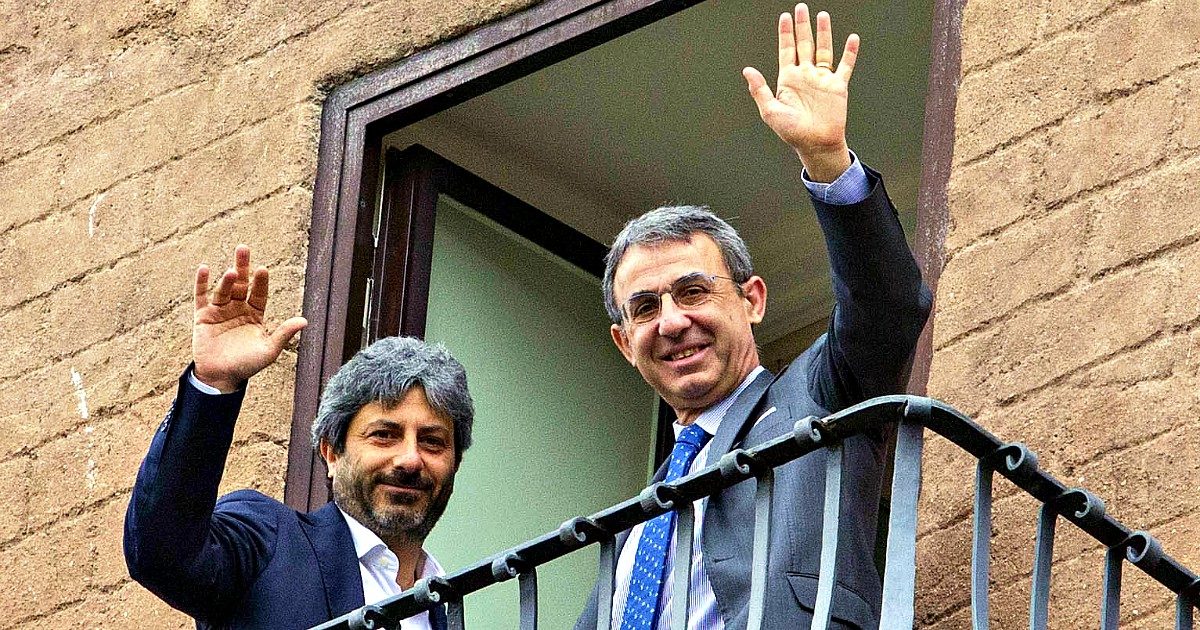 M5s in Campania punta sul ministro Costa. Il via libera di Crimi, Fico e Di Maio. Pd regionale: “De Luca è il candidato, sì a un campo largo”