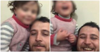 Copertina di Siria, cadono le bombe sulla città di Idlib: papà inventa un gioco in stile “La vita è bella” per far ridere la figlia e non farla spaventare