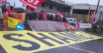 Copertina di La protesta non ferma la nave delle armi