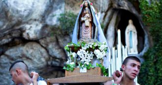 Copertina di Lourdes, dopo Rocco Siffredi i registi francesi Teurlai e Demaiziere filmano il sacro per eccellenza
