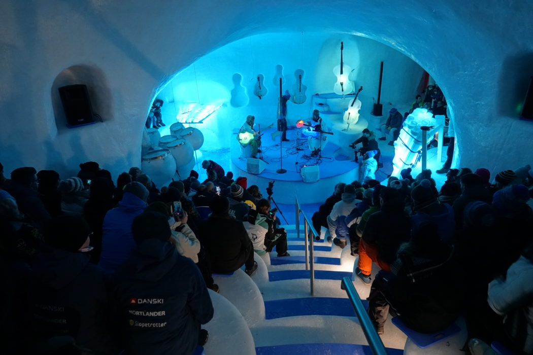 L’interno dell’Ice Dome durante il concerto di inaugurazione